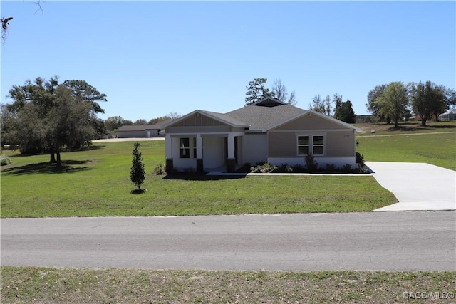 view of front facade with a front lawn