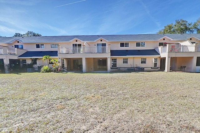 rear view of house featuring a lawn