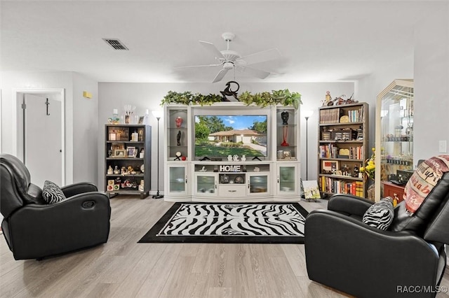 1631 N Dalary Pt, Crystal River, FL 34429 - living area with wood finished floors and a ceiling fan