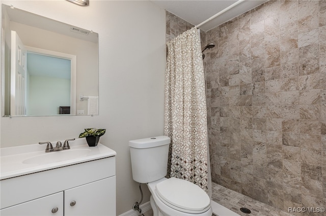 bathroom with a shower with shower curtain, vanity, and toilet