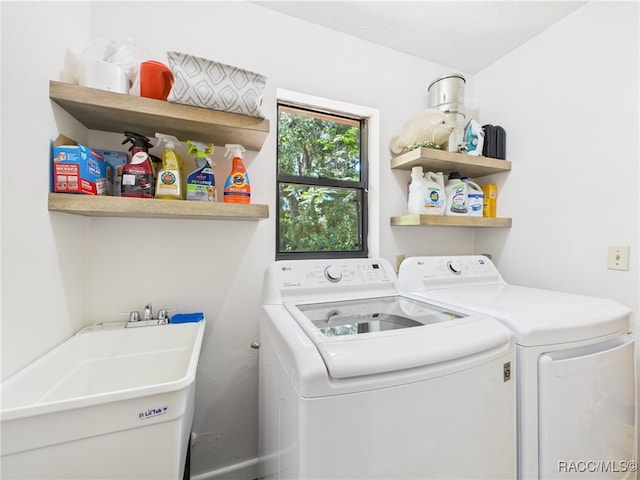896 N Hollywood Cir, Crystal River, FL 34429 - laundry room with separate washer and dryer