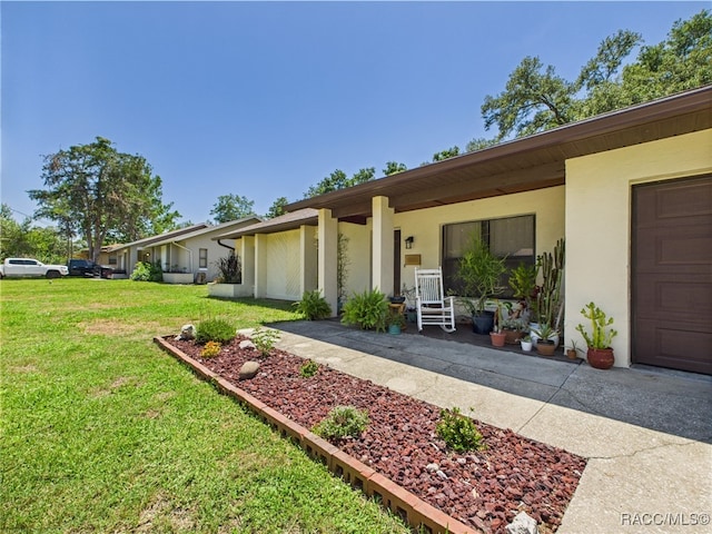 896 N Hollywood Cir, Crystal River, FL 34429 - view of green lawn