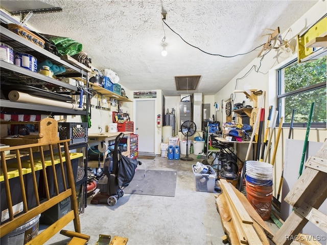 896 N Hollywood Cir, Crystal River, FL 34429 - below grade area featuring a workshop area, a textured ceiling, and heating unit