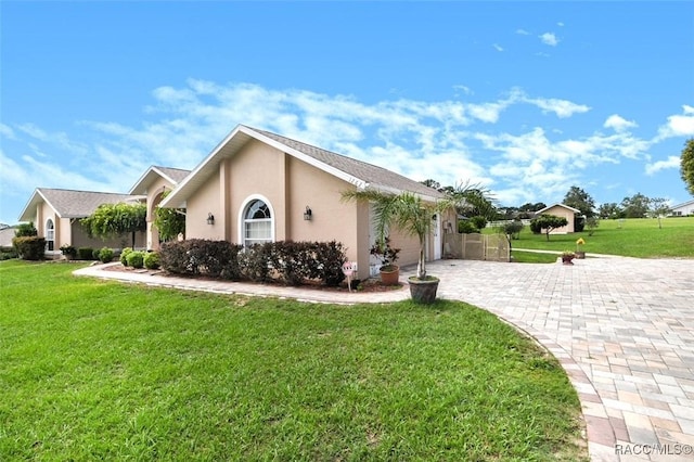 single story home with a front yard