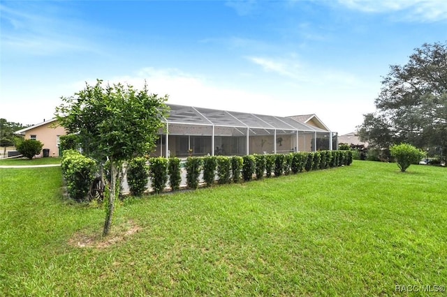 view of yard with a lanai