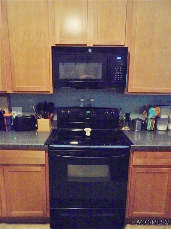 kitchen featuring decorative backsplash and black appliances