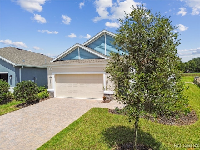 view of front facade featuring a garage and a front lawn