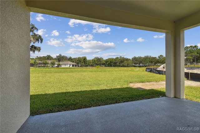 view of yard featuring a patio