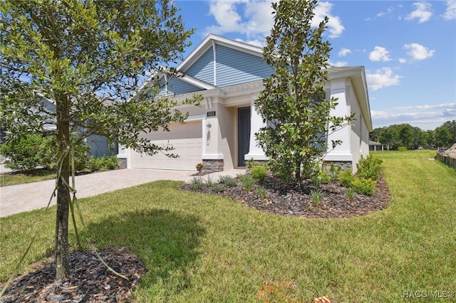 view of front of property featuring a front yard and a garage