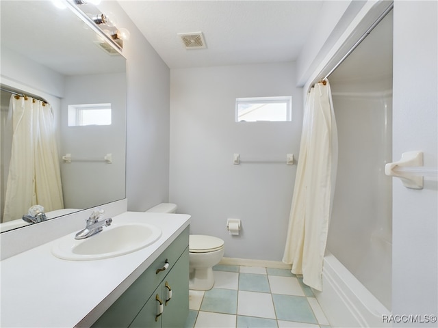 full bathroom featuring vanity, a healthy amount of sunlight, toilet, and shower / bathtub combination with curtain