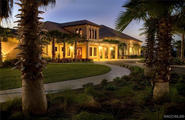 view of front of home featuring a yard