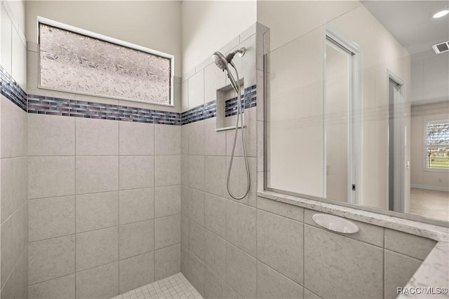 bathroom featuring tiled shower