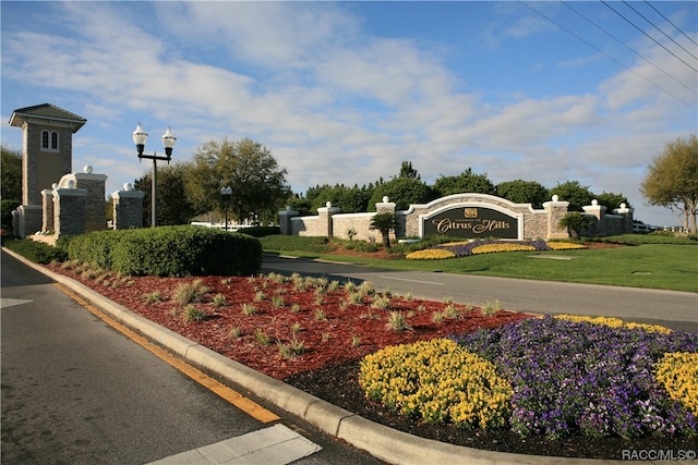 view of community / neighborhood sign