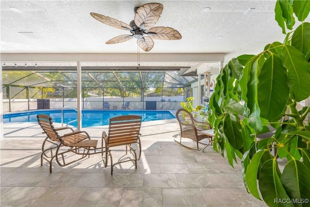 sunroom featuring a swimming pool and ceiling fan