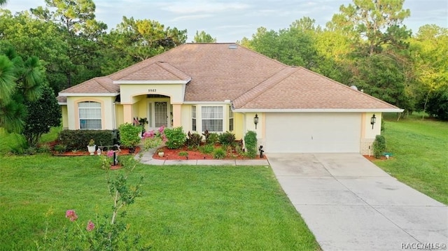 view of front facade with a garage and a front yard