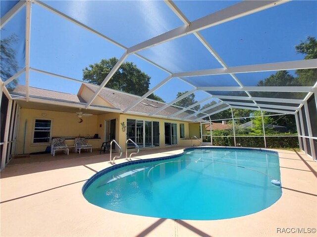 9120 SW 193rd Cir, Dunnellon, FL 34432 - swimming pool featuring a patio, a lanai, and a ceiling fan