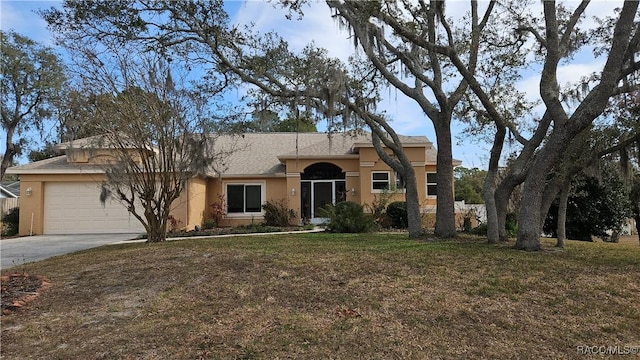 view of front of home featuring a garage and a front yard