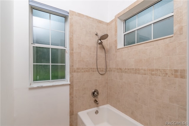 bathroom featuring tiled shower / bath