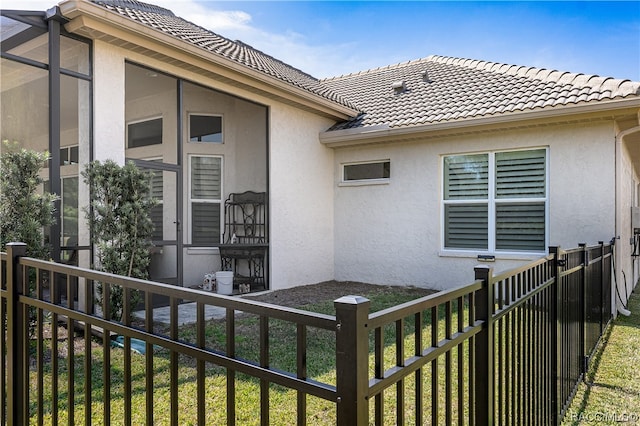 view of side of property featuring a lawn