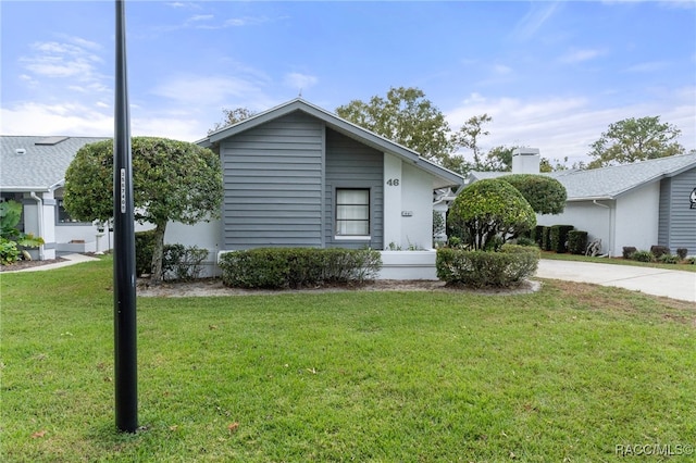 ranch-style house featuring a front lawn