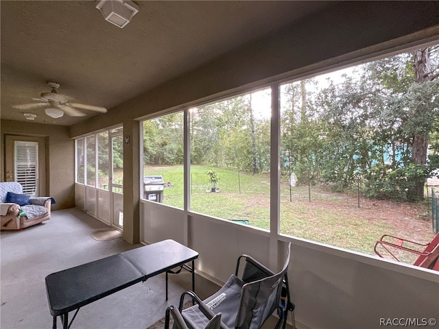 sunroom / solarium with ceiling fan