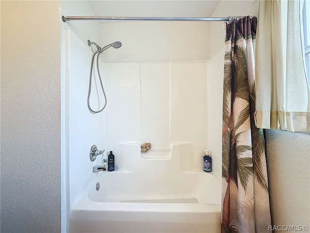 bathroom with shower / bath combo