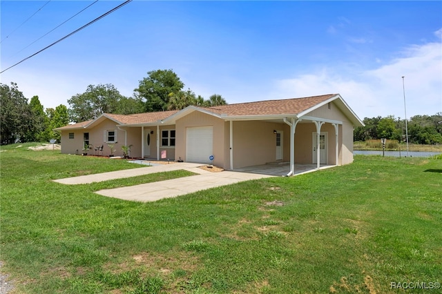 4306 E Gloria Dr, Hernando, FL 34442 - rear view of house featuring a yard, stucco siding, and driveway
