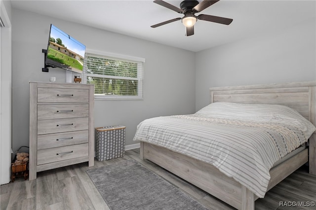 4306 E Gloria Dr, Hernando, FL 34442 - bedroom featuring wood finished floors and a ceiling fan