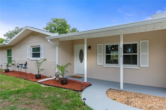 4306 E Gloria Dr, Hernando, FL 34442 - doorway to property featuring stucco siding