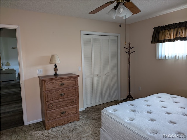 carpeted bedroom featuring a textured ceiling, a closet, and ceiling fan