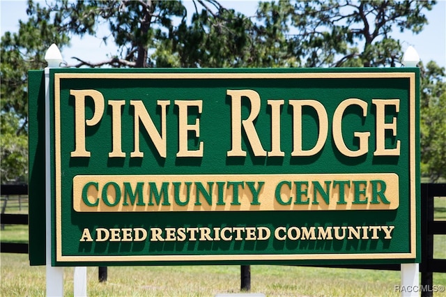 view of community / neighborhood sign