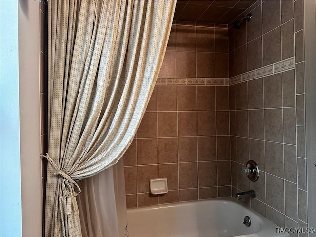 full bathroom featuring shower / bath combo with shower curtain