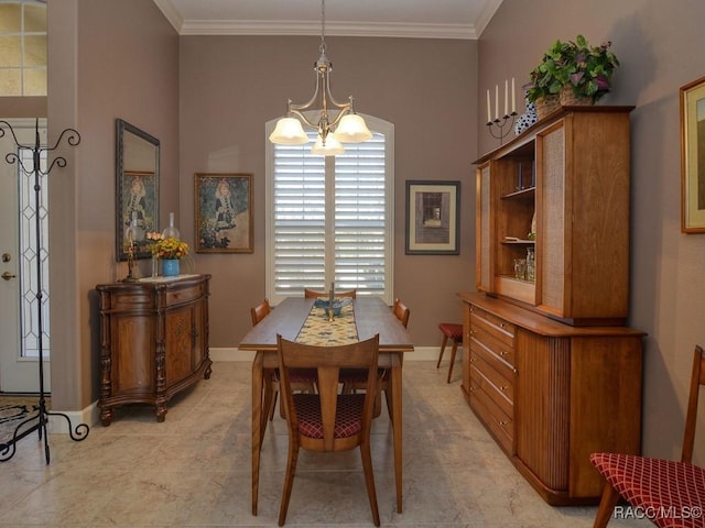 dining room with crown molding and a notable chandelier