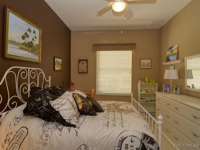 bedroom with ceiling fan