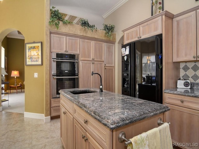 kitchen with double oven, an island with sink, sink, black fridge with ice dispenser, and crown molding