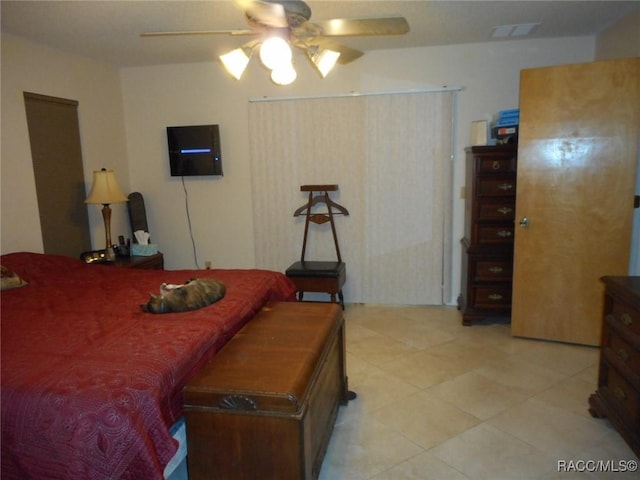 bedroom with ceiling fan