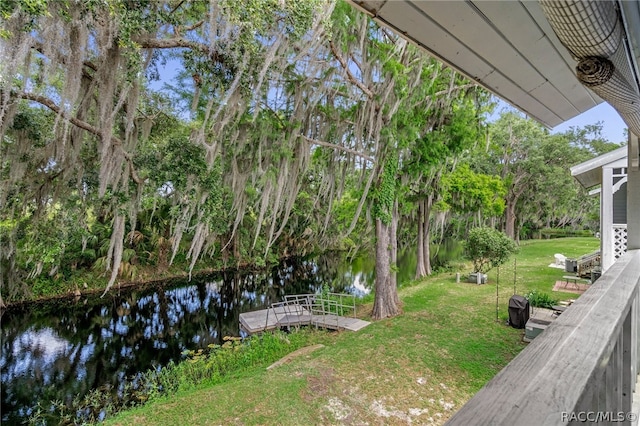 view of yard featuring a water view