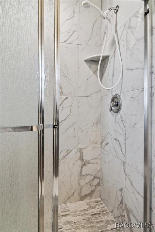 839 N Foxrun Ter, Inverness, FL 34453 - bathroom featuring a marble finish shower