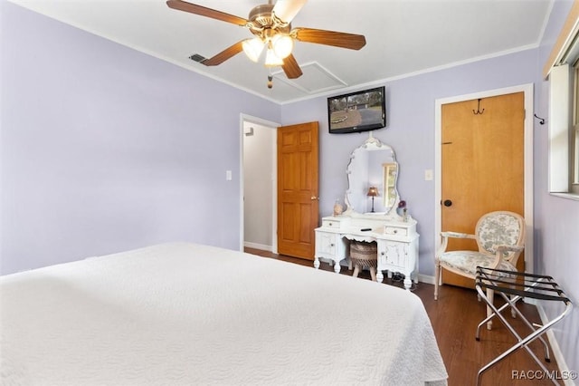 bedroom featuring dark wood-style floors, ceiling fan, baseboards, and crown molding