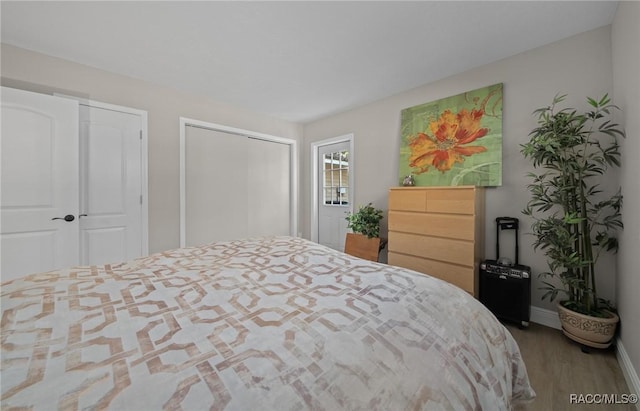 4275 E Riverside Dr, Dunnellon, FL 34434 - bedroom featuring wood finished floors and baseboards