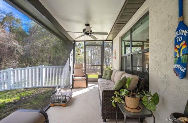 sunroom with ceiling fan