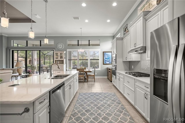 kitchen with crown molding, tasteful backsplash, visible vents, appliances with stainless steel finishes, and under cabinet range hood
