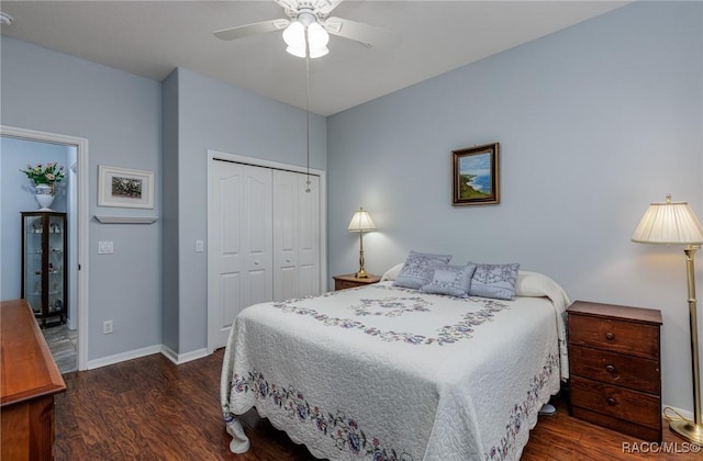 bedroom featuring ceiling fan, dark wood-type flooring, and a closet