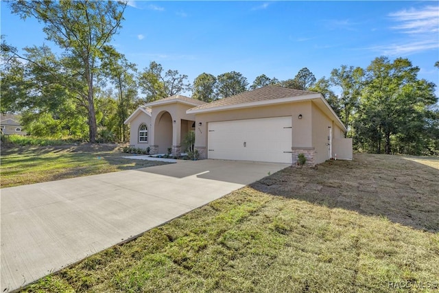 view of front of home featuring a front lawn and a garage