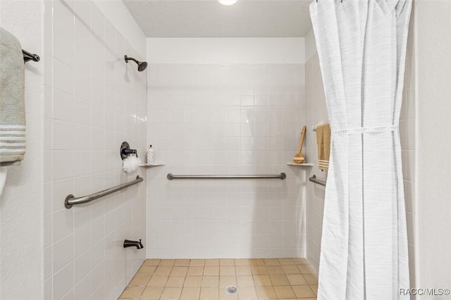 bathroom featuring a shower with curtain