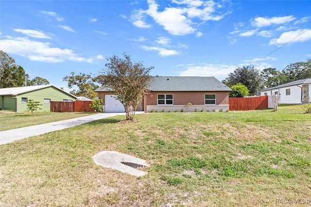 ranch-style house featuring a front yard