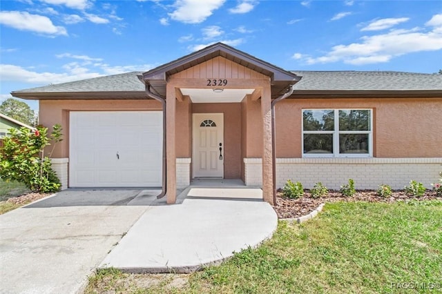 single story home featuring a garage and a front lawn