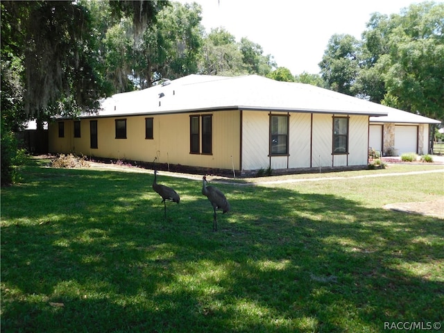 view of front facade with a garage and a front lawn