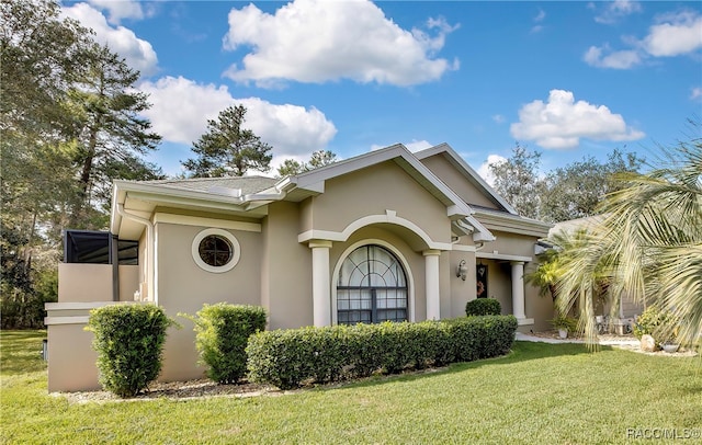 view of front of property with a front lawn