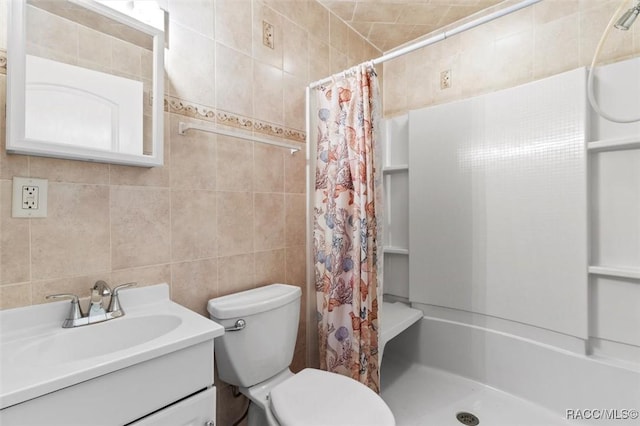 218 N Osceola Ave, Inverness, FL 34450 - bathroom with a shower with curtain, vanity, tile walls, and backsplash